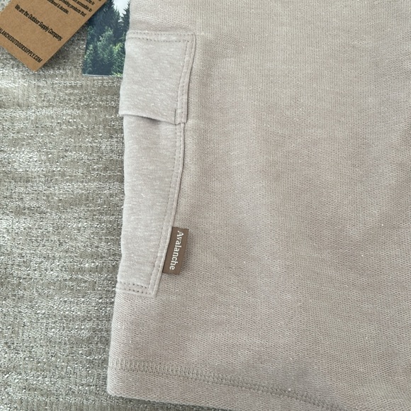 Avalanche Outdoor Supply Co High Waisted biker shorts Size Medium NWT. - Picture 3 of 8